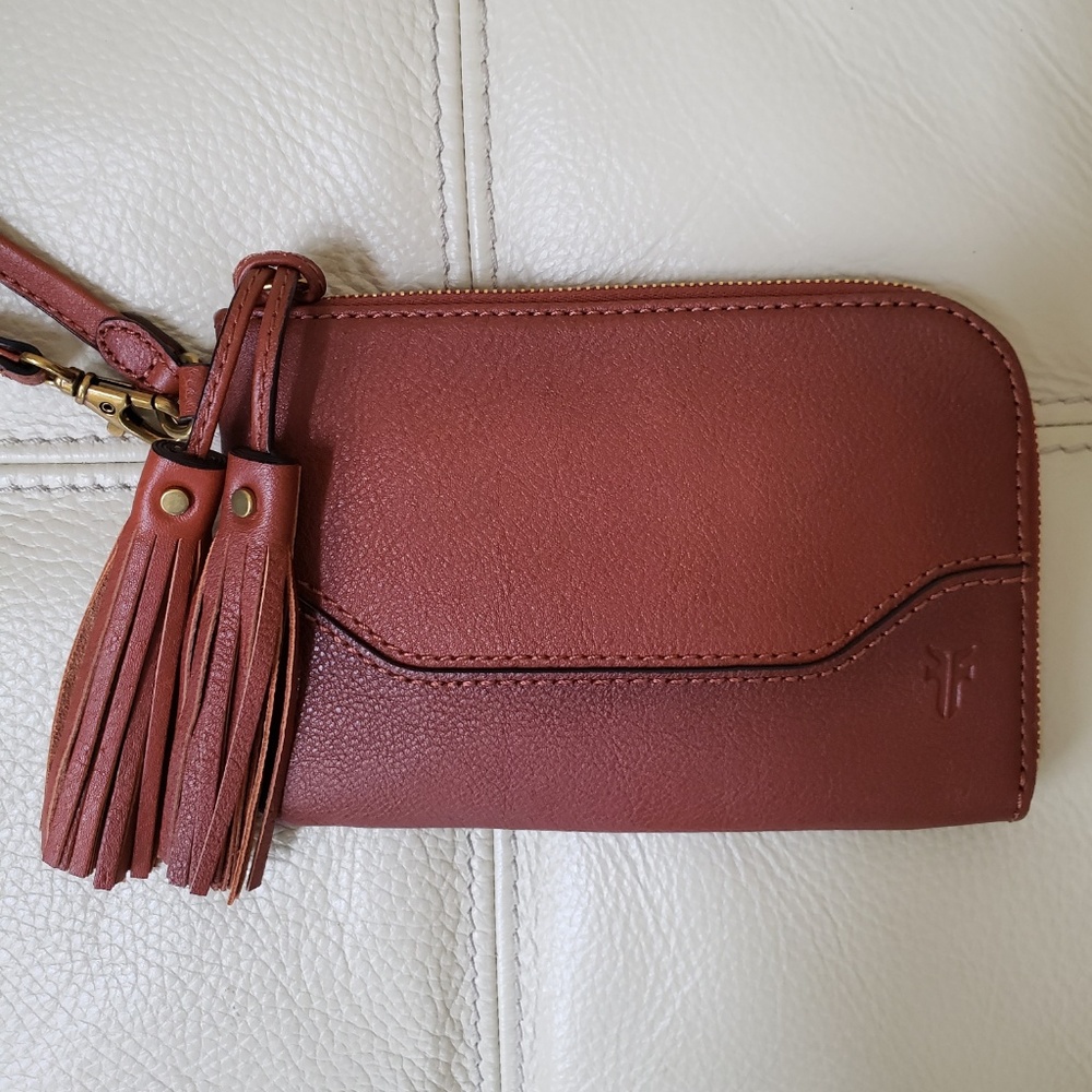 FRYE NWOT Paige Tasseled Wristlet, Cognac